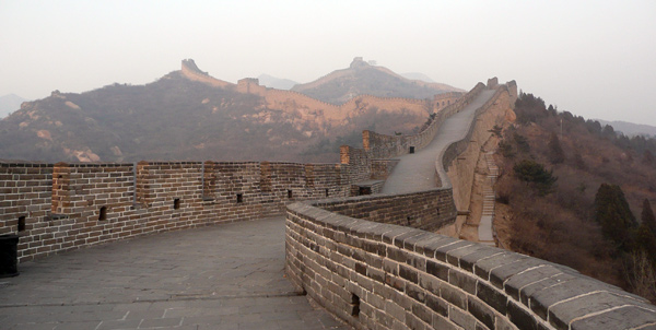 tourists_wall